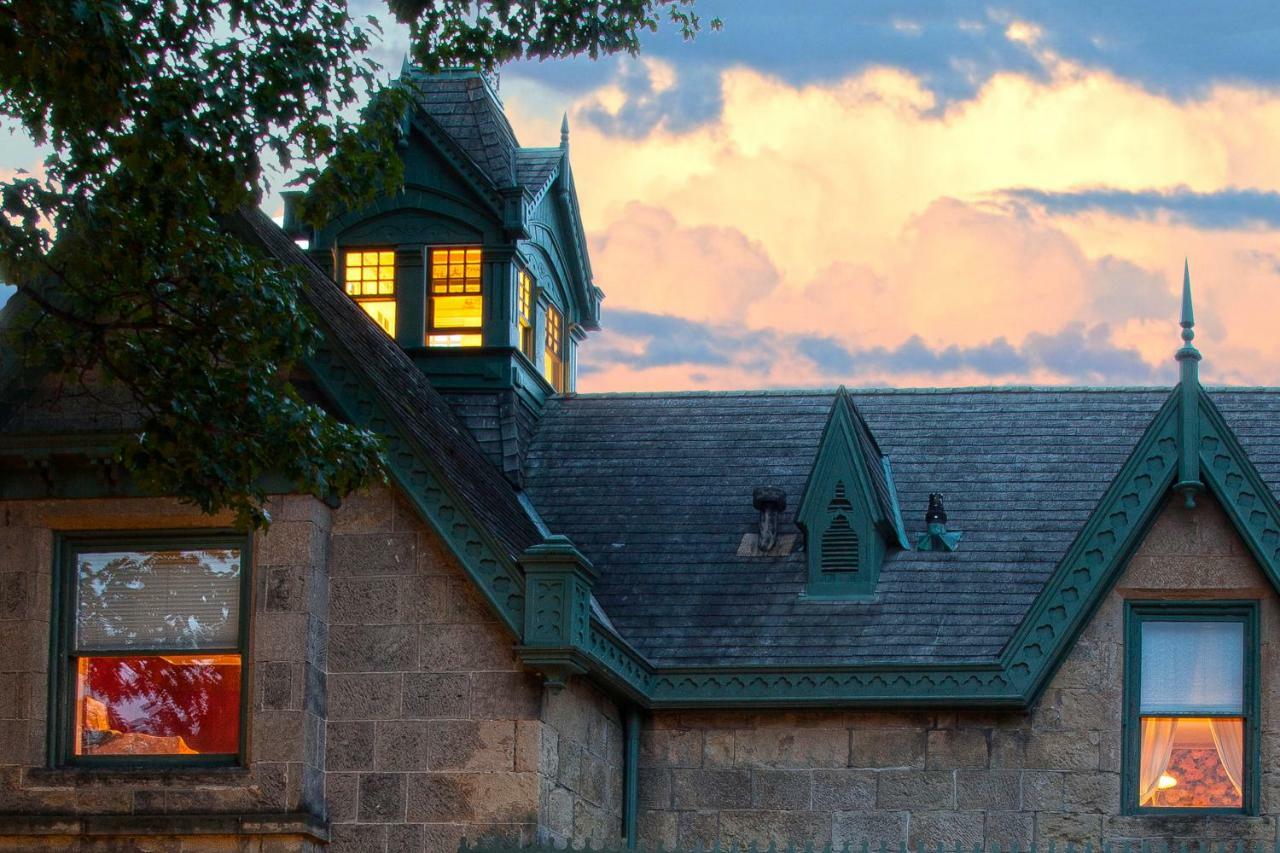 The Livingston Inn Madison Exterior photo